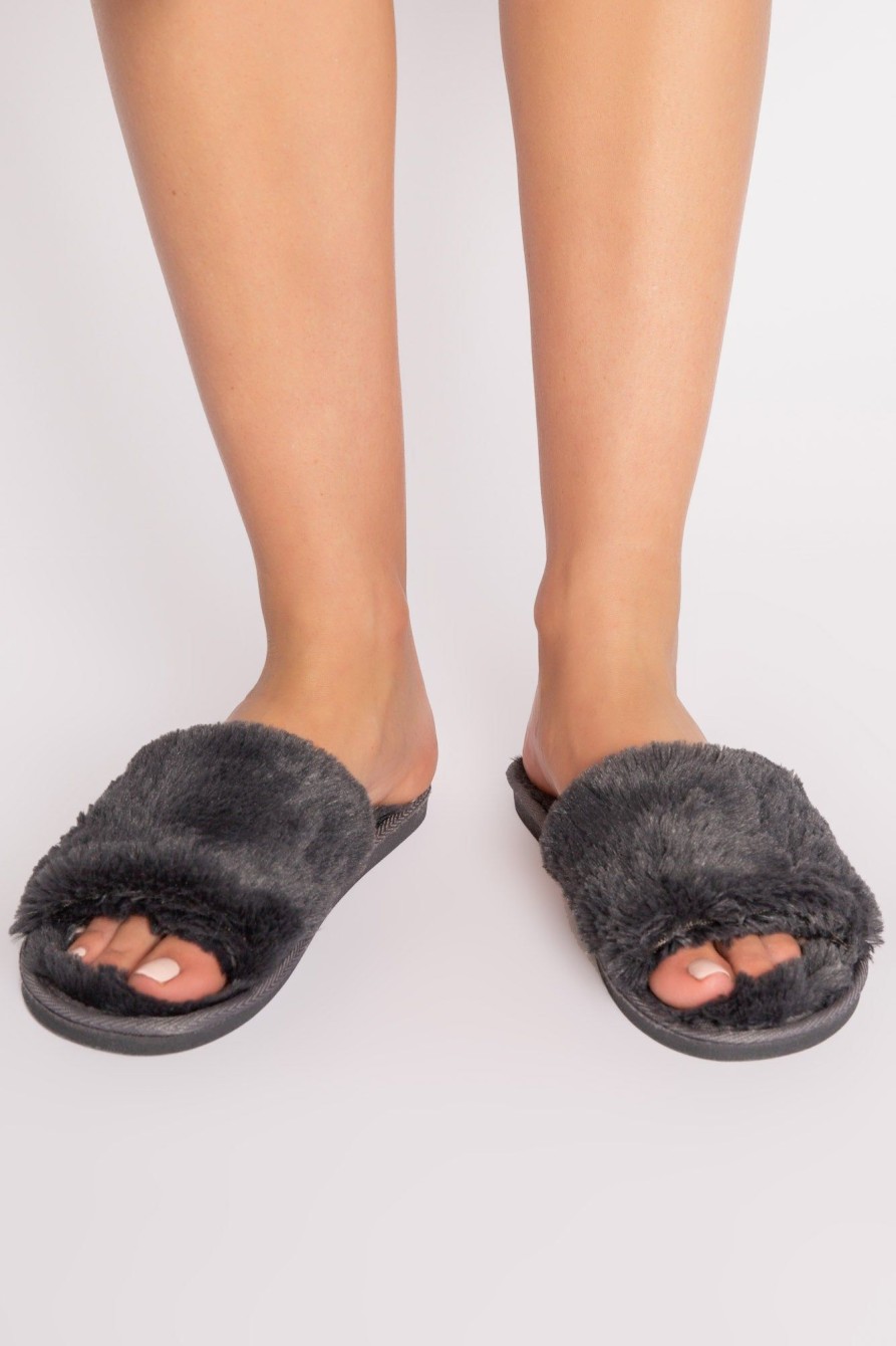 Wholesale Luxe Plush Slippers Accessories